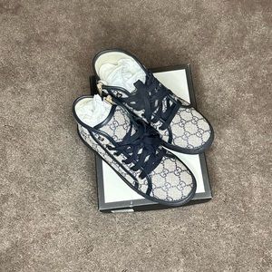 Boys Authentic Gucci shoes. Worn twice. Size 33.